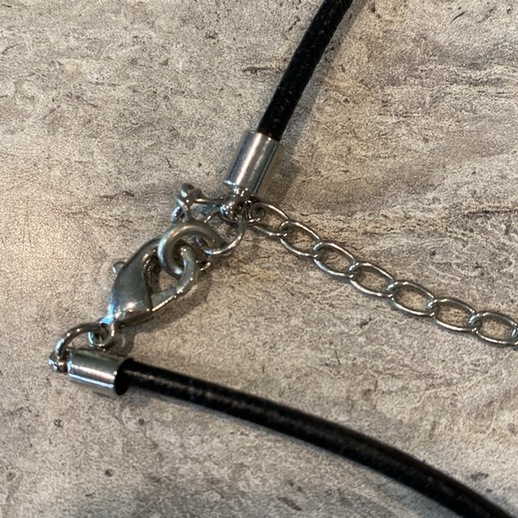 Black leather Choker Necklace - Picture 7 of 7